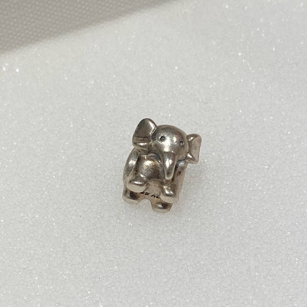 Pandora ~ Elephant Charm